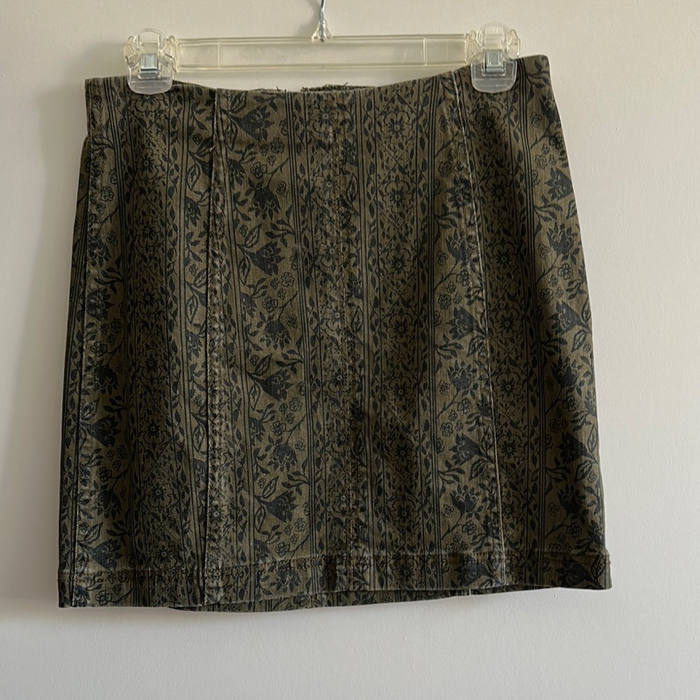 Floral Patterned Skirt - Black and Brown